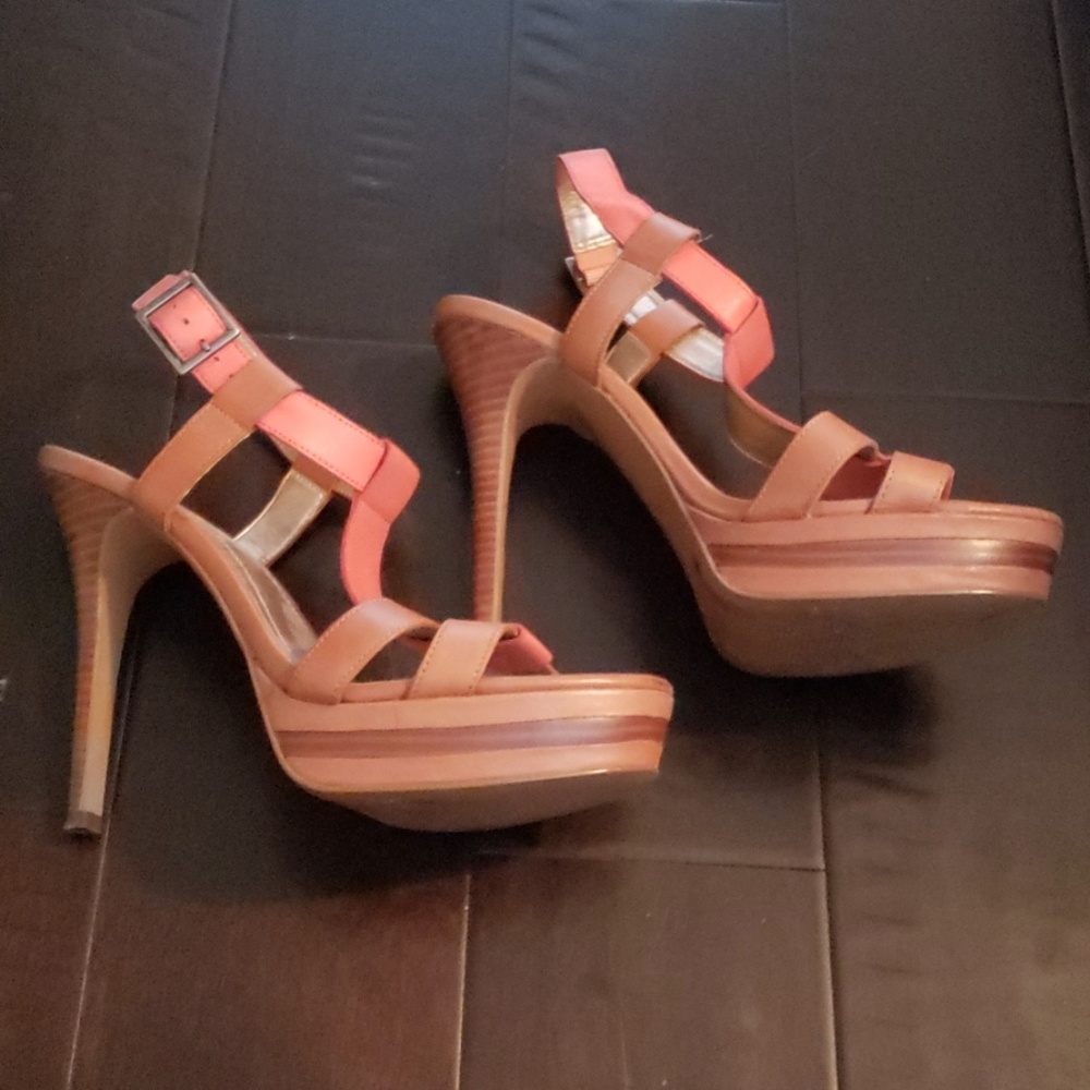Heels - Picture 3 of 3